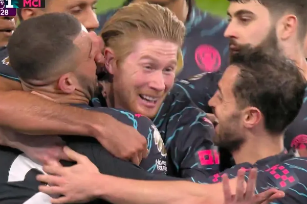 曼城德布勞內(nèi)八年英超生涯首次用頭球攻破對(duì)方球門(mén)