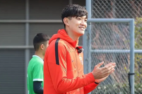 南通支云海港國門顏駿凌在第300場(chǎng)中超聯(lián)賽展現(xiàn)出色實(shí)力